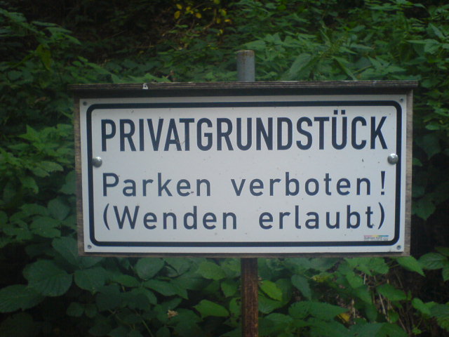 Kehre um, tue Bue ! erlaubt privat parken schild verboten wenden 