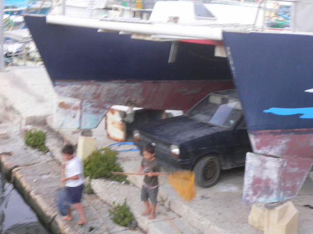 parkplatz jungs malta schiffe auto hafen 