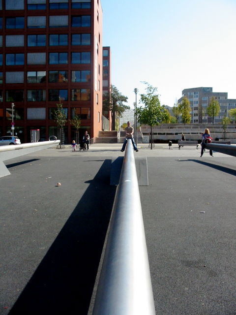 Wippen in der Hauptstadt. wippe stephan berlin gigant�s 