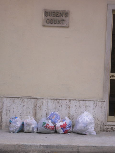 k�niglich k�nigin queen m�ll schild malta 