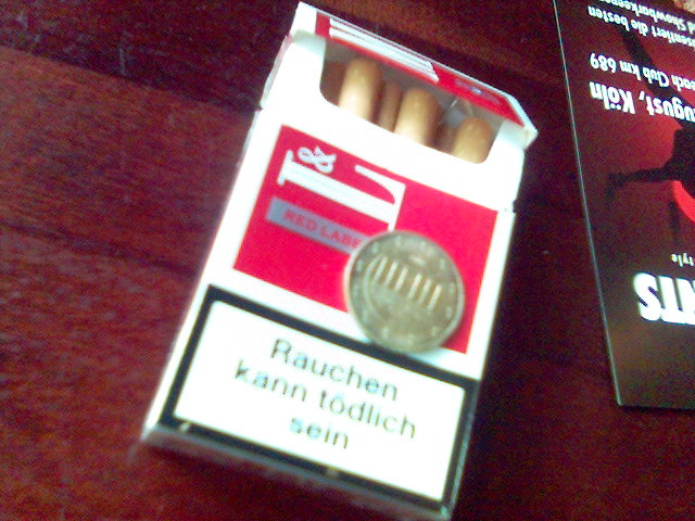  bare M�nze  m�nze rauchen zigaretten 