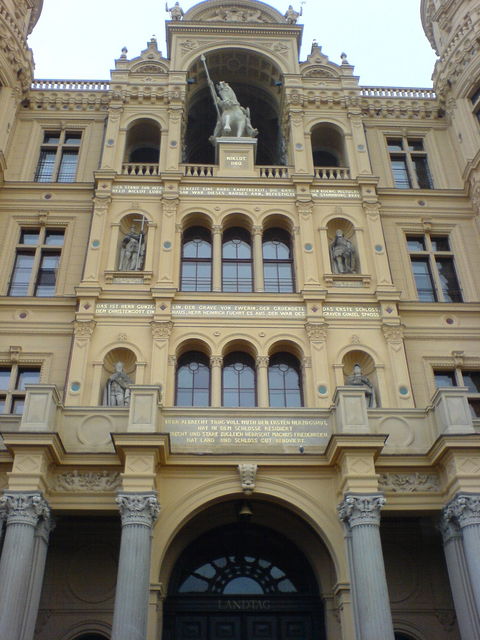 schlossfassade schloss schwerin 