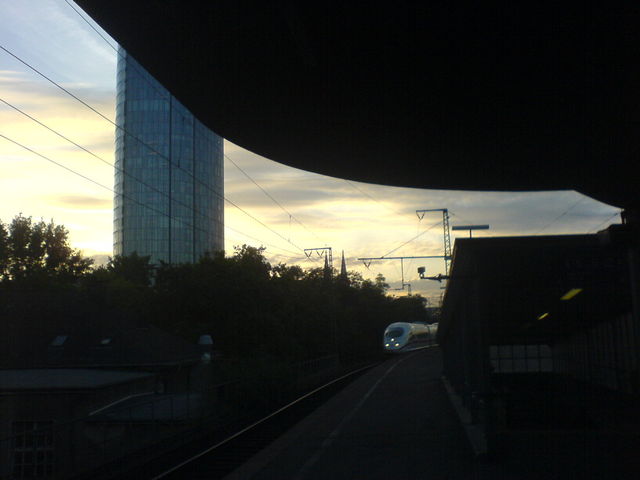 deutz deutz k�ln sonnenuntergang zug bahnhof 