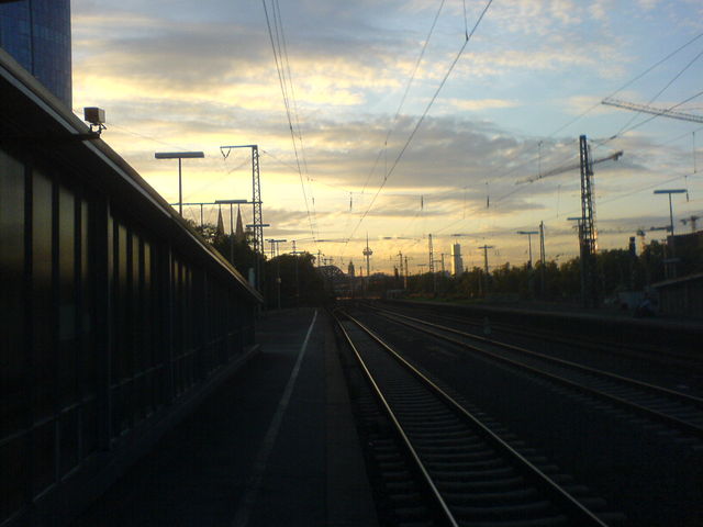 deutz gleise deutz kln sonnenuntergang bahnhof 