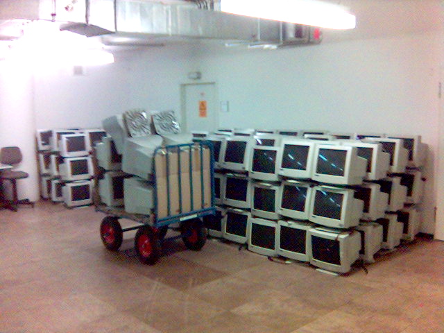 Friedhof der Rhrenmonitore crt monitore 