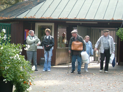 grosse taschen sind ein muss! rentner prickingshof 