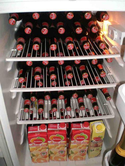  party stolzestrasse oktober2006 k�hlschrank bier reissdorf 