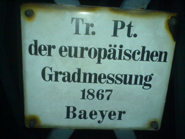 Tr. Pt. gradmessung mittelpunkt kln schild 