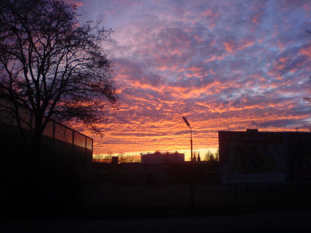 independence day ufo deutz himmel k�ln rot sonnenuntergang 