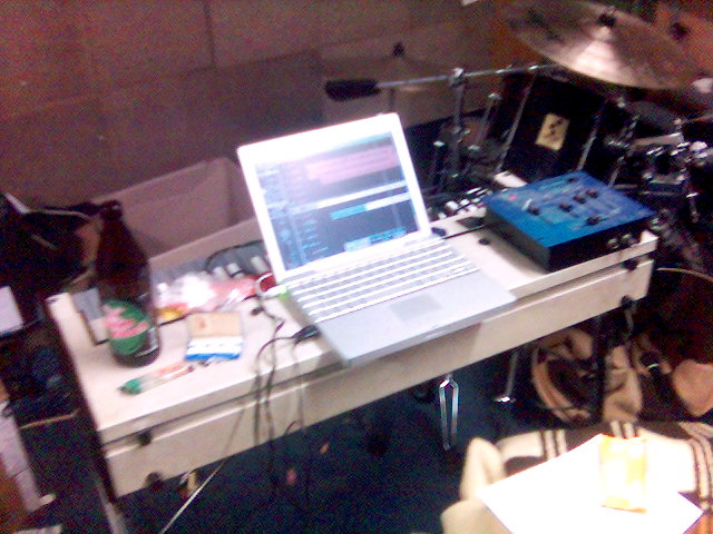 Mobile Recording Studio. mischpult mhlen orgel proberaum bier klsch powerbook 