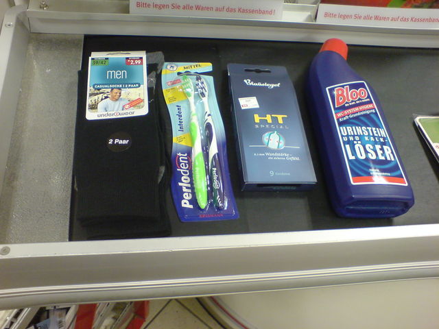 Socken, Zahnb�rste, Kondome & URINSTEINL�SER? kondome seltsam socken urinsteinl�ser zahnb�rste 