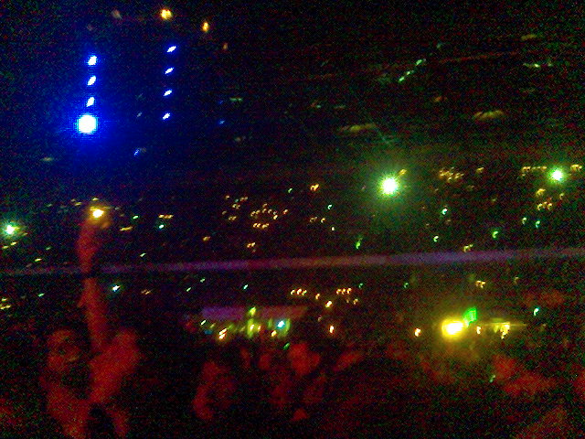 Gl�hw�rmchenattacke! konzert k�ln silvester �rzte stadion �rztestattb�ller 