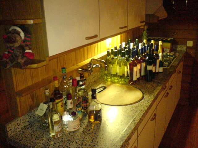 Minibar f�r den Sylvesterabend schn�ps minibar sylvester wein sekt 2006 