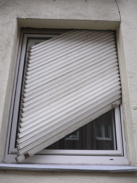 schrger laden fenster kaputt schief 