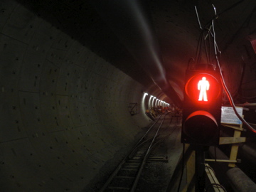 rotgnger sind todgnger bahn baustelle kvb rot ubahn tunnel ampel tunnelbaustelle 