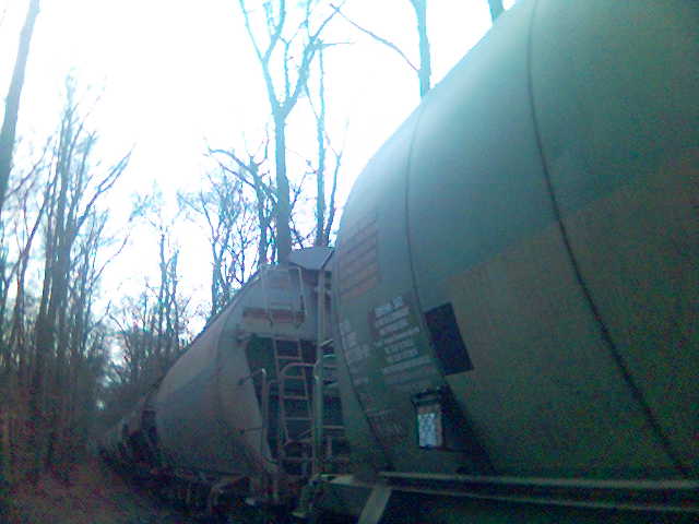 D'r Zoch. himmel wald zug winter baeume eisenbahn stadtwald technik 