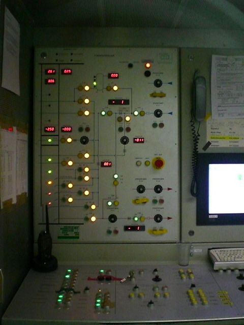 kontrollpult k�ln tunnelbaustelle nords�dbahn tunnelbohrmaschine 