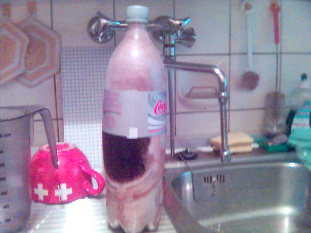 Eisgekühlte Coca-Cola gefroren cola eis tasse kalt flasche kueche 
