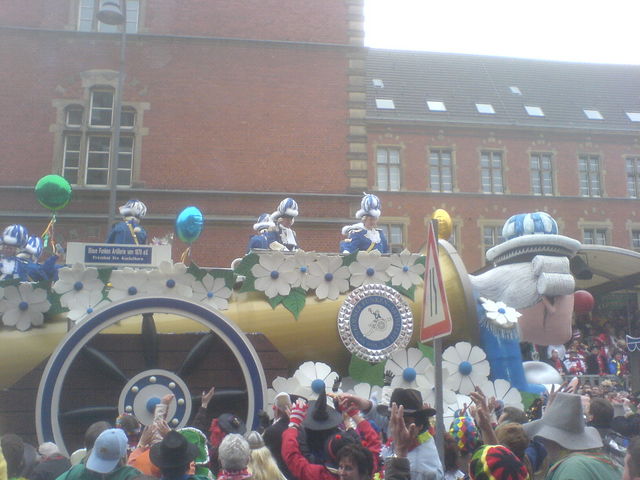 dr zoch ktt... 1 mottowagen rosenmontagszug2007 kln rosenmontag karneval 