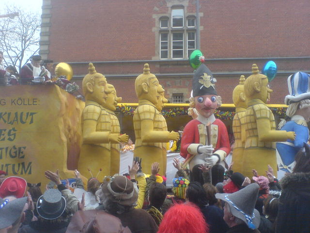 dr zoch k�tt... 12 k�ln rosenmontag rosenmontagszug2007 mottowagen karneval 