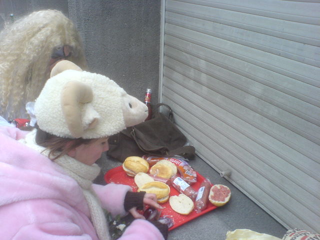 mett!!!!! karneval stephan raggi mett br�tchen 