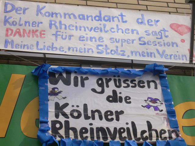 die ganze welt ist ein verein gre verein karneval kln schild liebe stolz 