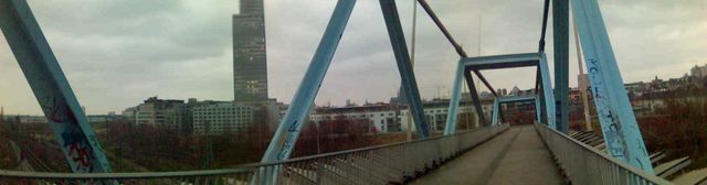 Vorsicht, Ritschie, ein Hochhus! bruecke koeln panorama hochhaus mediapark 