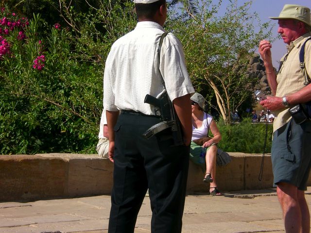 l�ssiger waffentr�ger wachmann tempel �gypten waffe 