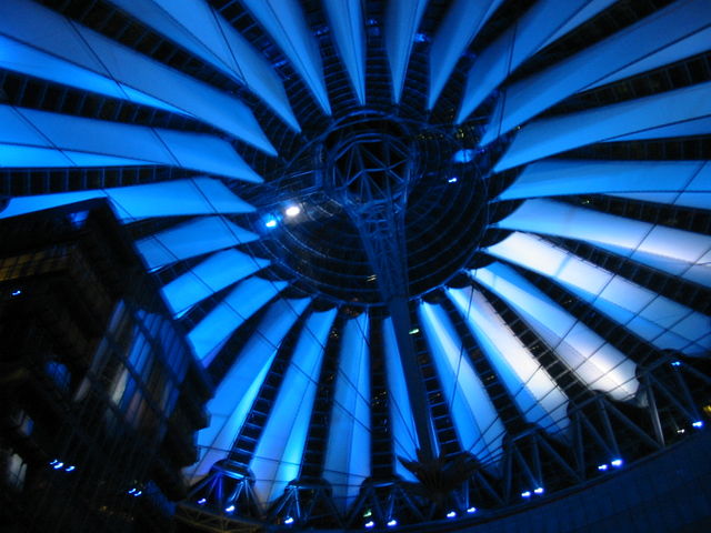 Blumig. potsdamerplatz sonycenter farbe licht berlin 