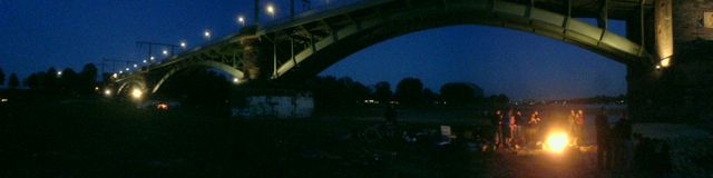 südbrücke teil 1 678 feuer grillen wiesen poller südbrücke panorama 