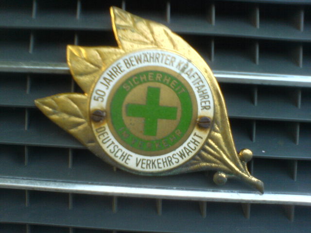 bew�hrter kraftfahrer k�hler plakette verkehrswacht mercedes 