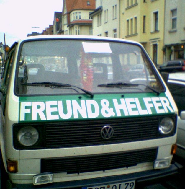 aloha-streife freund helfer vw-bus auto bus polizei 