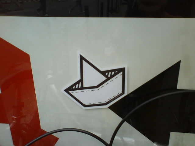 hut hut sticker streetart schiff 