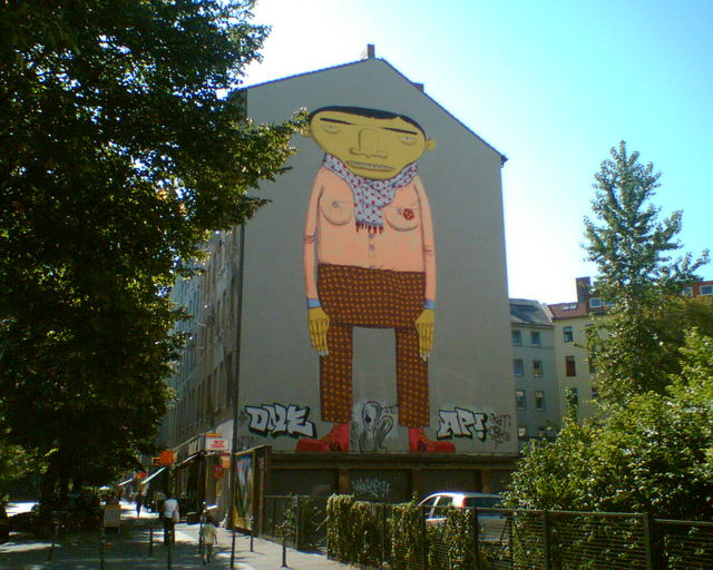  os_gemeos wandbild riesig berlin graffiti 
