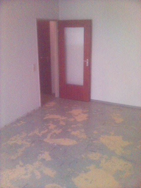  t�r abgefriemel boden teppich 