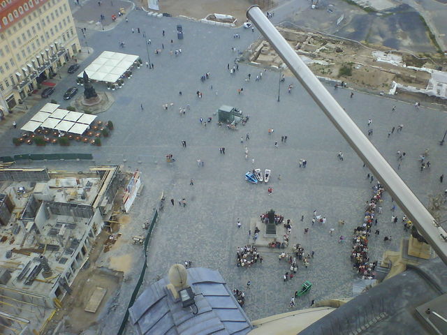 Von hier oben... ameisen menschen dresden frauenkirche 