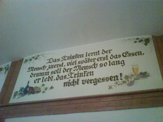 Das Trinken lernt der Mensch zuerst.... trinkspruch essen kneipe trinken wandgem�lde 