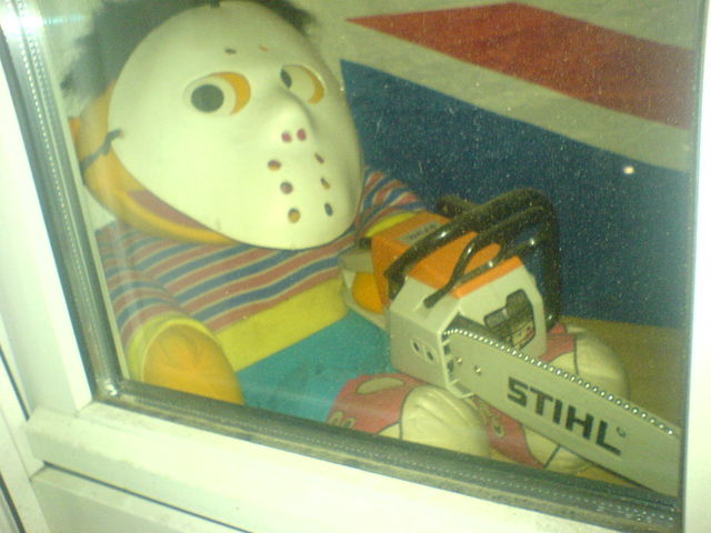 chainsaw-massacre-ernie ! chainsaw ernie kettens�ge massacre motors�ge sesamstra�e massaker terror 