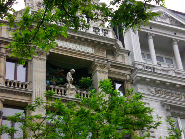 kitsch haus statue kitsch br�ssel 