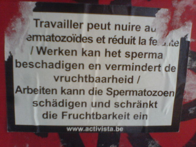 warnhinweis 1 arbeiten rauchen streetart warnung br�ssel 