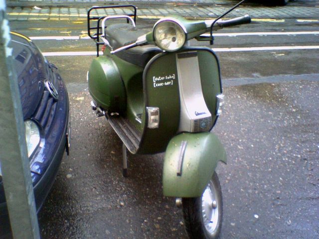 vater - sohn / cafe - bar oliv vespa roller bonner_str. 