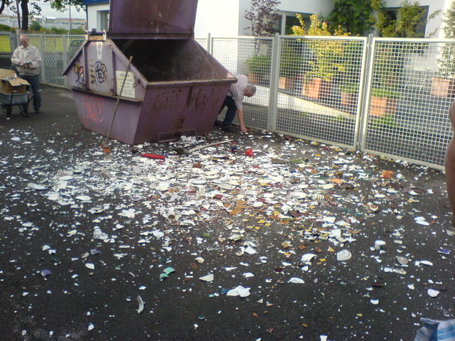 Krawall und Remmidemmi kapott polterabend gl�ck scherben 