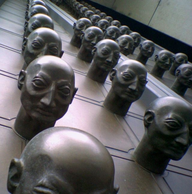 k�pfe rollen k�pfe rolltor metall tor glatze prag 