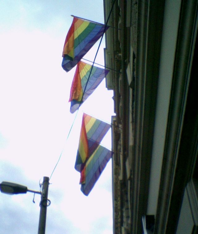 beflaggung schwul chlodwigplatz fahnen fassade flaggen csd07 