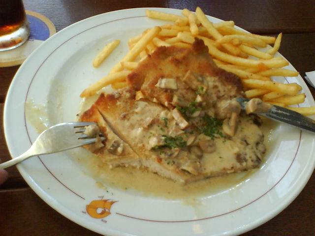 Ausw�rtsschnitzel frittiert pilze d�sseldorf fritten schnitzel riesenschnitzel 