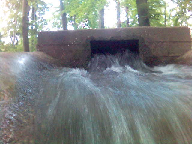 Wasserfall nass pumpstation wasser loch stadtwald 