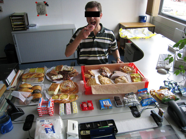 Mr. S�sskram. ausstand kollege rittersport s�sskram teilchen b�ro haribo kinderriegel arbeit fritt bounty 