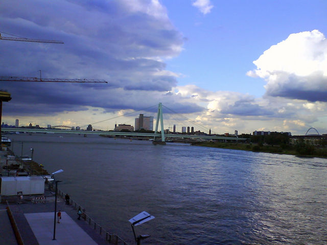 dunkle wolken severinsbrcke deutz rhein wolken 