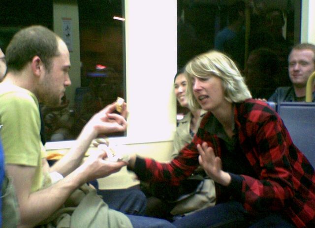 samariter geschenke nachts bahn essen k�ln burger 