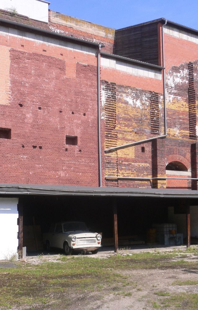 diktaturen-relikte backstein reichsparteitag reichsparteitagsgel�nde trabi auto nazis n�rnberg 